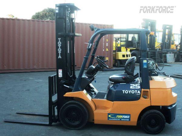 Toyota 2.5-Ton LPG-Petrol Forklift