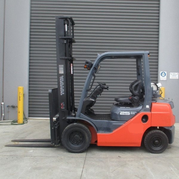 Used Toyota 2.5T LPG Forklift