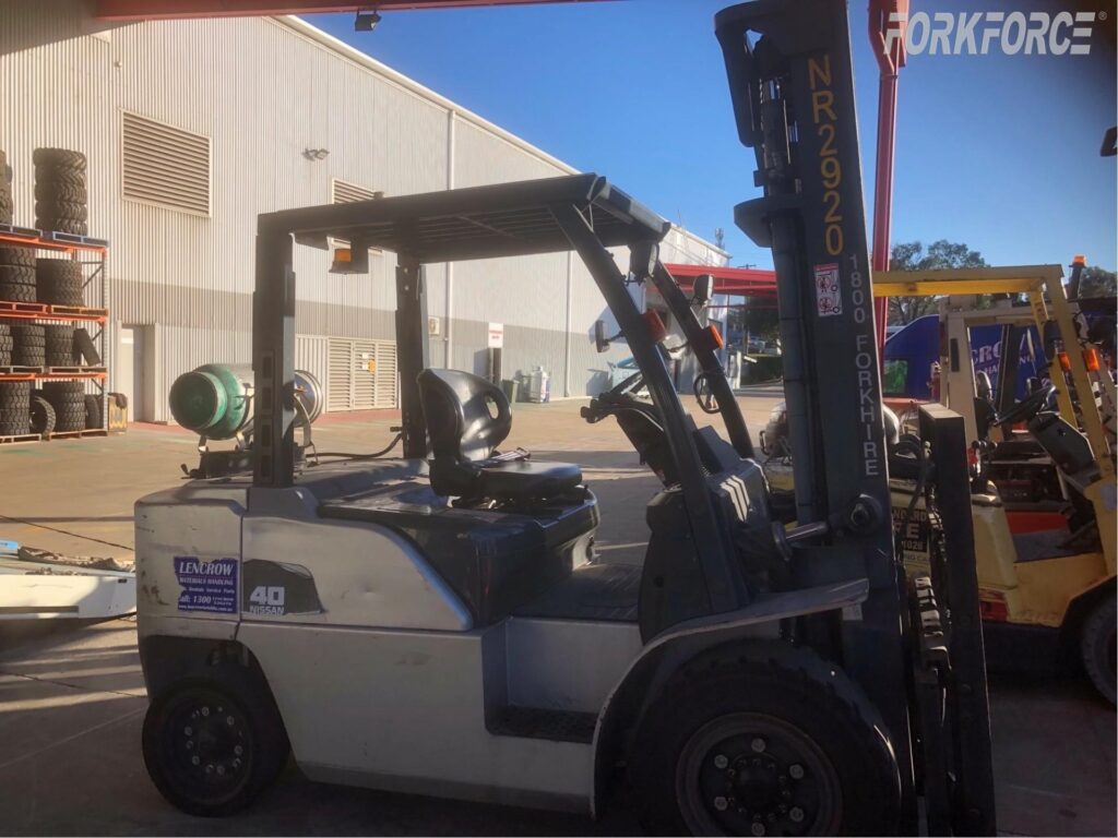 Used Nissan J1F4A40DU 4T LPG Forklift