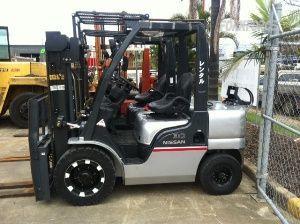 Nissan UGL02-001735