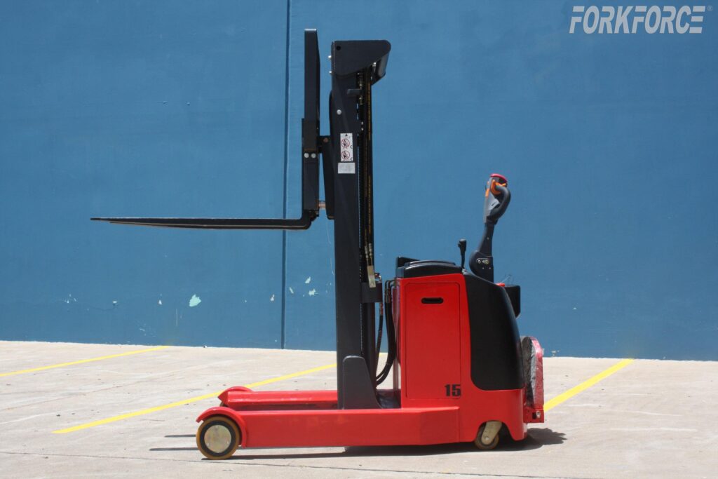 Electric Straddle Stacker