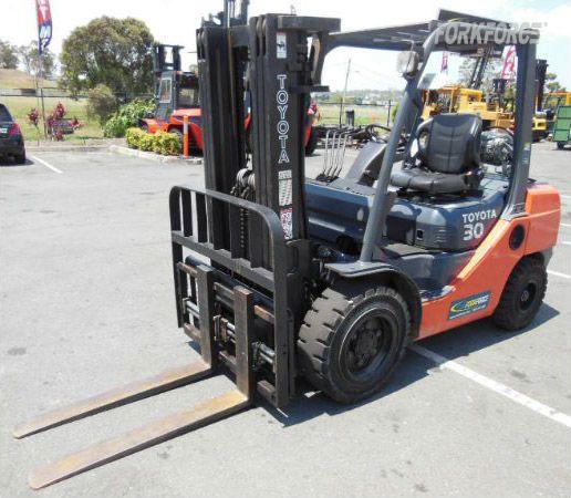 Used Toyota 8FGU30 3-Ton LPG Forklift