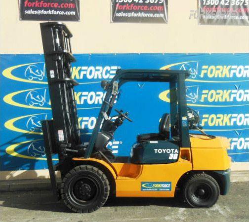 Used Toyota 02-7FG30 3.0-Ton LPG Forklift