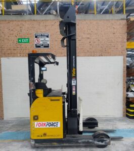 Side View: Used Yale MR16H