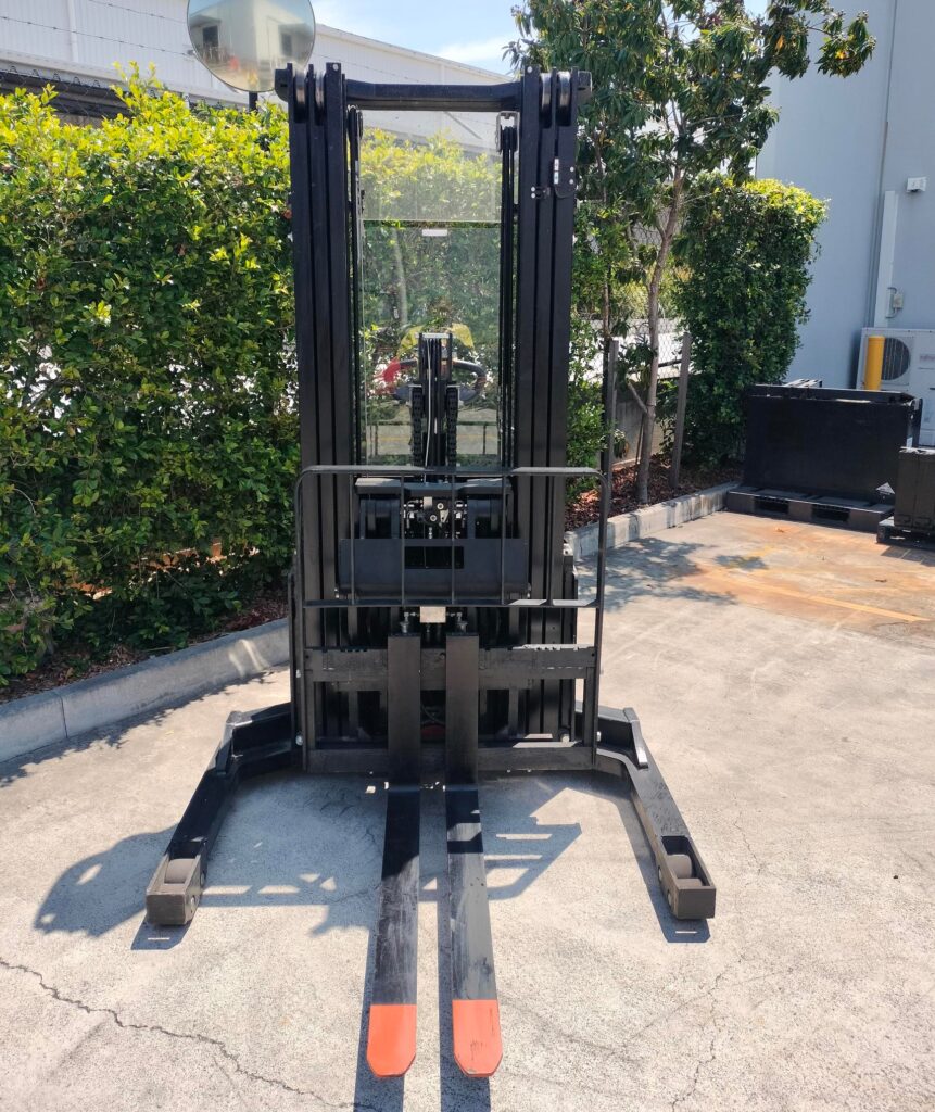 Used Enforcer 1.6T Lithium-Ion Walkie Reach Stacker