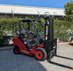 Side View - FG25T-NHC - Enforcer 2.5T LP-Petrol Forklift