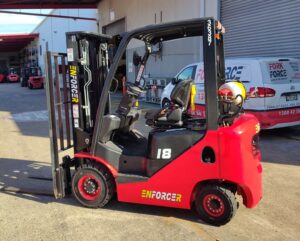 Side View - FLGCXT18-08N1WS-450/3 - Enforcer 1.8T LPG Forklift