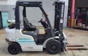 Side view - P1F2A25DU - UniCarriers 2.5T LPG Forklift