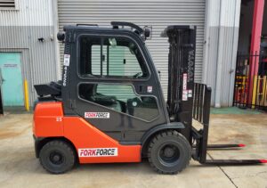 Side view - 8FDU25 - Toyota 2.5T Diesel Forklift
