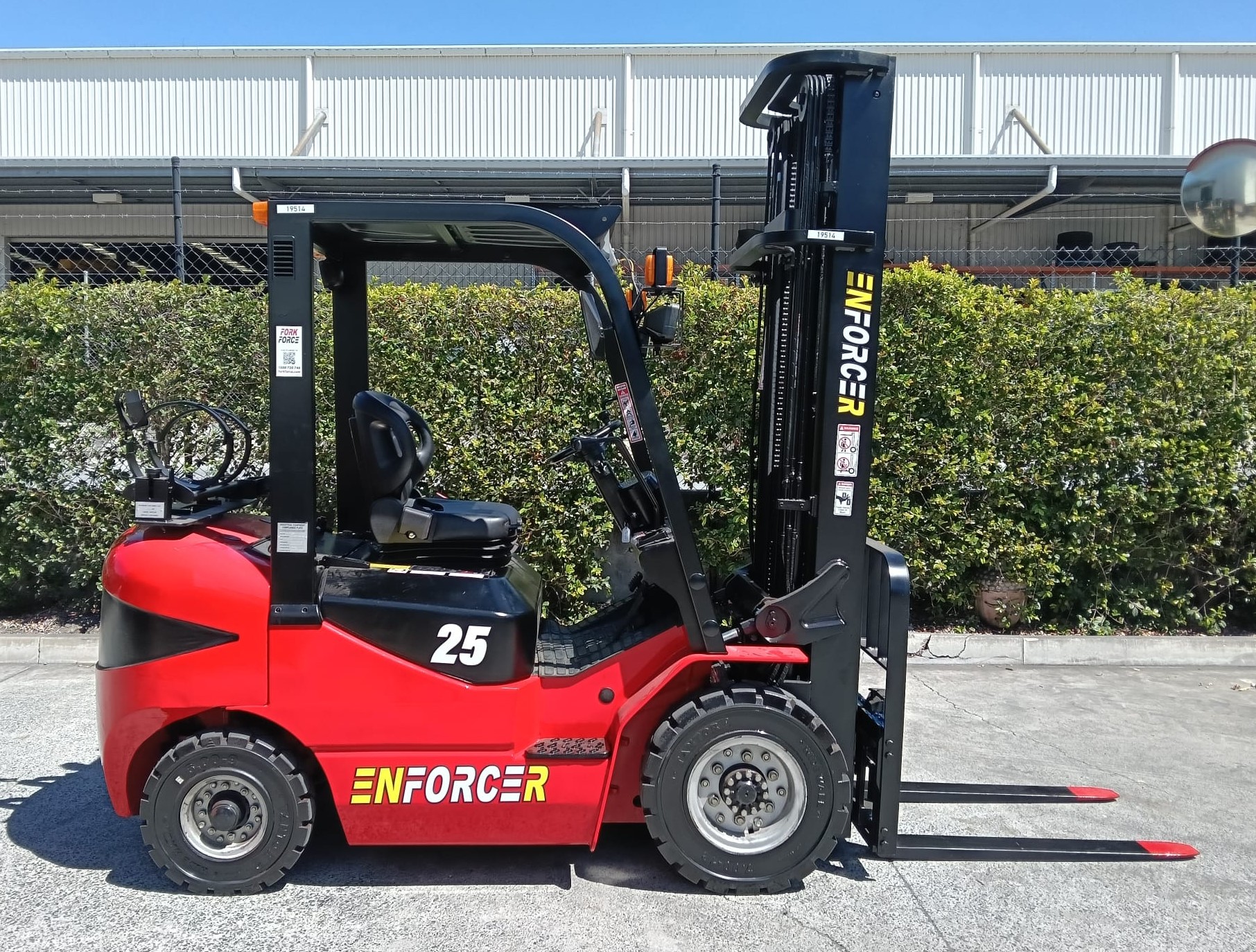 Side view - FG25T-NMA - Enforcer 2.5T LPG Forklift