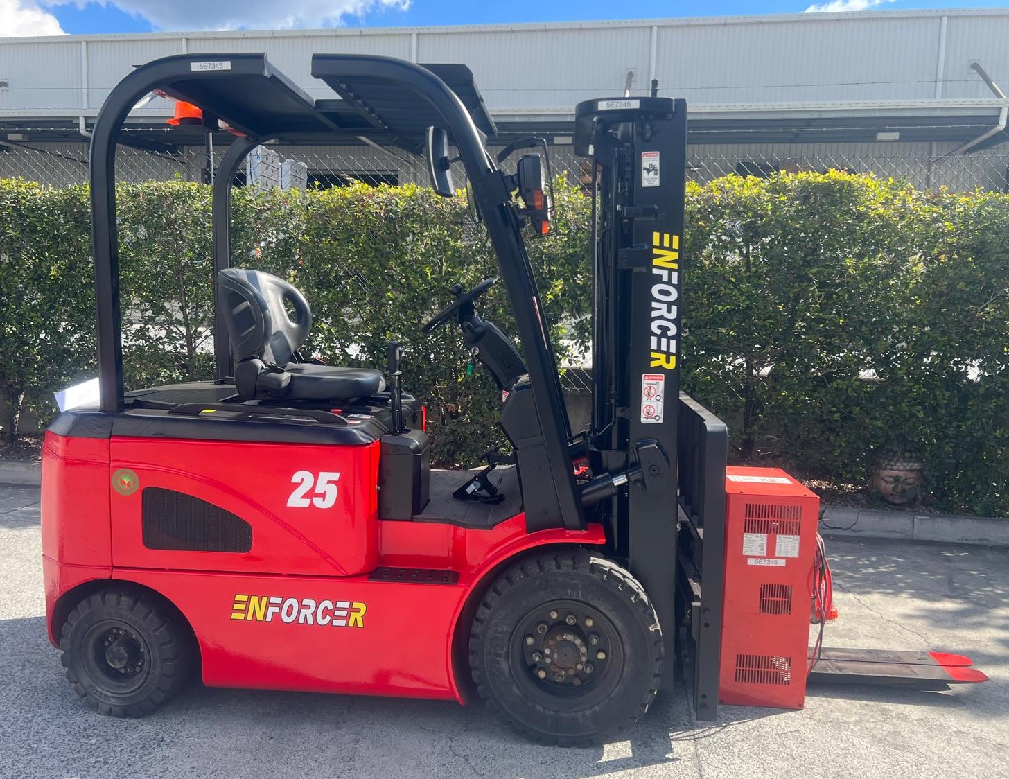 Main View - CPD25FT - EP 2.5T Battery Electric Forklift